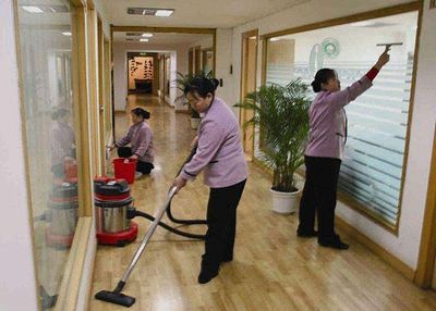 家政行業(yè)年輕化與職業(yè)化 90后男保潔員嶄露頭角，大學(xué)開設(shè)家政專業(yè)